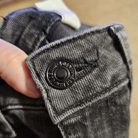 Womens H&M Denim Black Jeans with Black Rhinestones - Sz: 30 (Fits Like A 28/29) - Picture 11 of 11